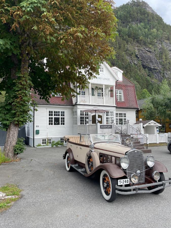 Valldal Fjord Lodge B&B Exterior photo